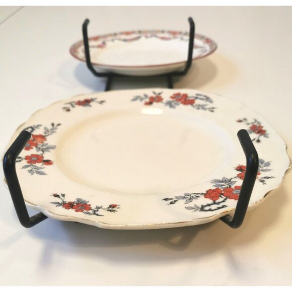 Vintage Wall Hanger with two Beautiful Vintage Plates - Picture 2 of 11